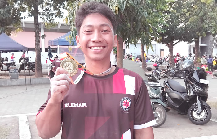 Atlet panjat tebing Kabupaten Sleman Muhammad Fary Ar-rahman berhasil menyabet medali emas di nomor boulder perorangan putra.