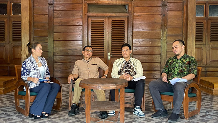 PELAYANAN PUBLIK: Podcast pengadaan barang dan jasa yang diadakan Biro Pengadaan Barang dan Jasa (PBJ) Setda DIY. Narasumbernya antara lain Ketua Komisi C DPRD DIY Nur Subiyantoro (dua dari kiri).