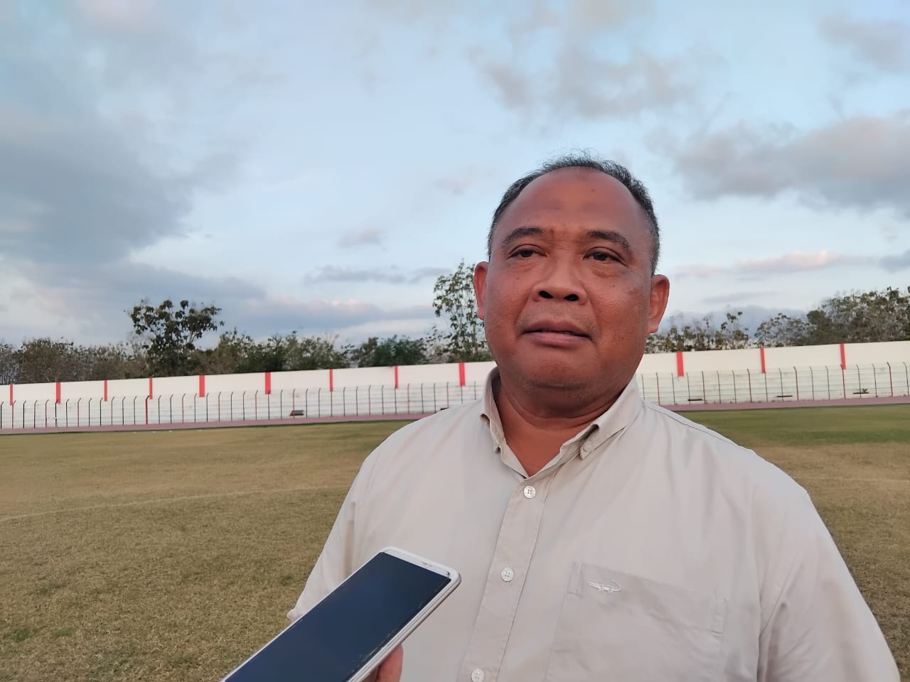Keterangan Bupati Sleman Harda Kiswaya saat melakukan kunjungan di Gelora Handayani Gunungkidul untuk menonton tim sepak bola putra Sleman bertanding