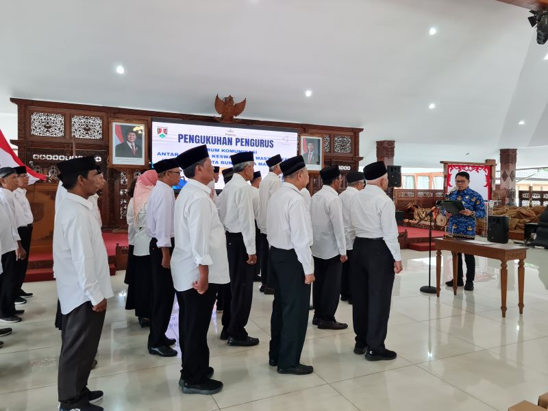 RESMI: Wali Kota Magelang mengukuhkan pengurus FKA LKM periode 2025-2027 di Pendopo Pengabdian Rabu (17/9).