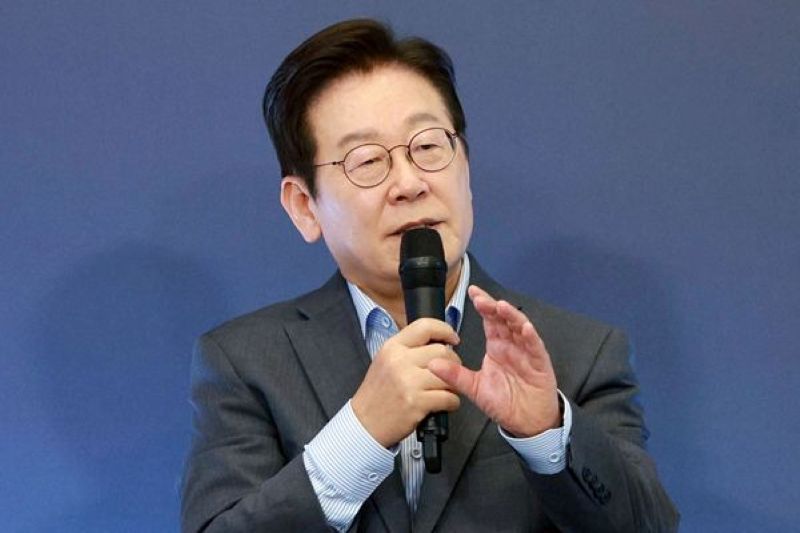 Presiden Korea Selatan Lee Jae Myung memastikan negaranya akan terus bersinergi dengan Amerika Serikat di panggung internasional, namun tanpa mengabaikan relasi dengan China.  Dalam wawancara dengan..