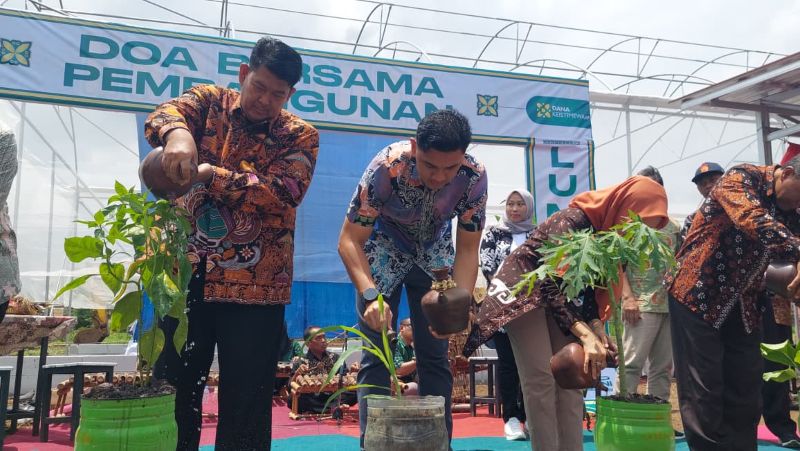 SIMBOLIS: KPH Yudanegara meresmikan Lumbung Mataraman Bulak Peni.&nbsp;