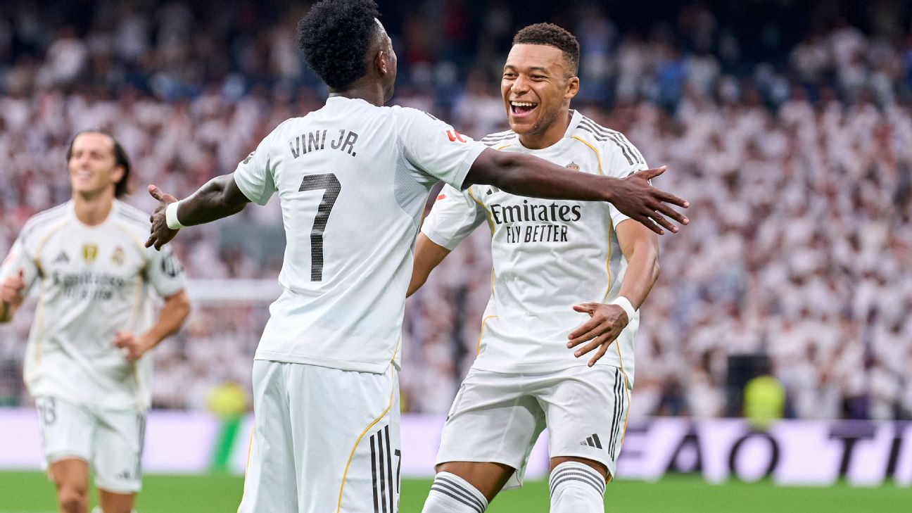 Kylian Mbappe kembali cetak gol dan merayakan bersama Vinicius Junior dalam kemenangan 2-1 Real Madrid atas Espanyol