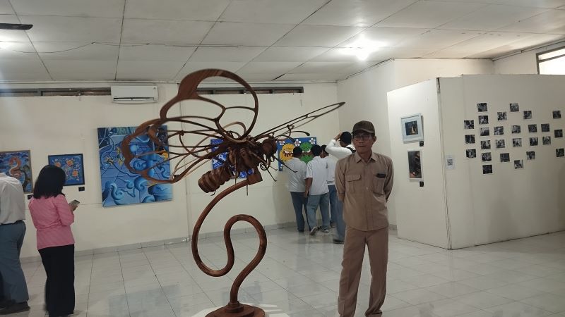 KREATIF: Karya ikonik yang ada di pameran Antara di SMKN 3 Kasihan Senin (22/9).