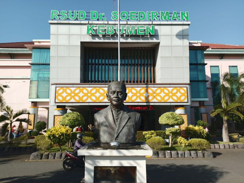Lobi depan Rumah Sakit Umum Daerah Dr Soedirman (RSDS) Kebumen