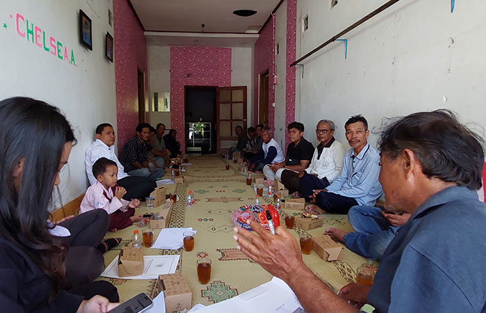 JEMPUT KELUHAN: Perwakilan ORI DIJ mendengarkan keluhan warga terdampak JJLS di Kalurahan Karangwuni, kemarin (22/9).