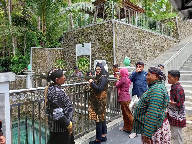 PENINJAUAN: Situs Tambang Mangaan yang dikunjungi Sekprov DIJ Ni Made kala itu masih menjadi Pj Bupati Kulon Progo.&nbsp;