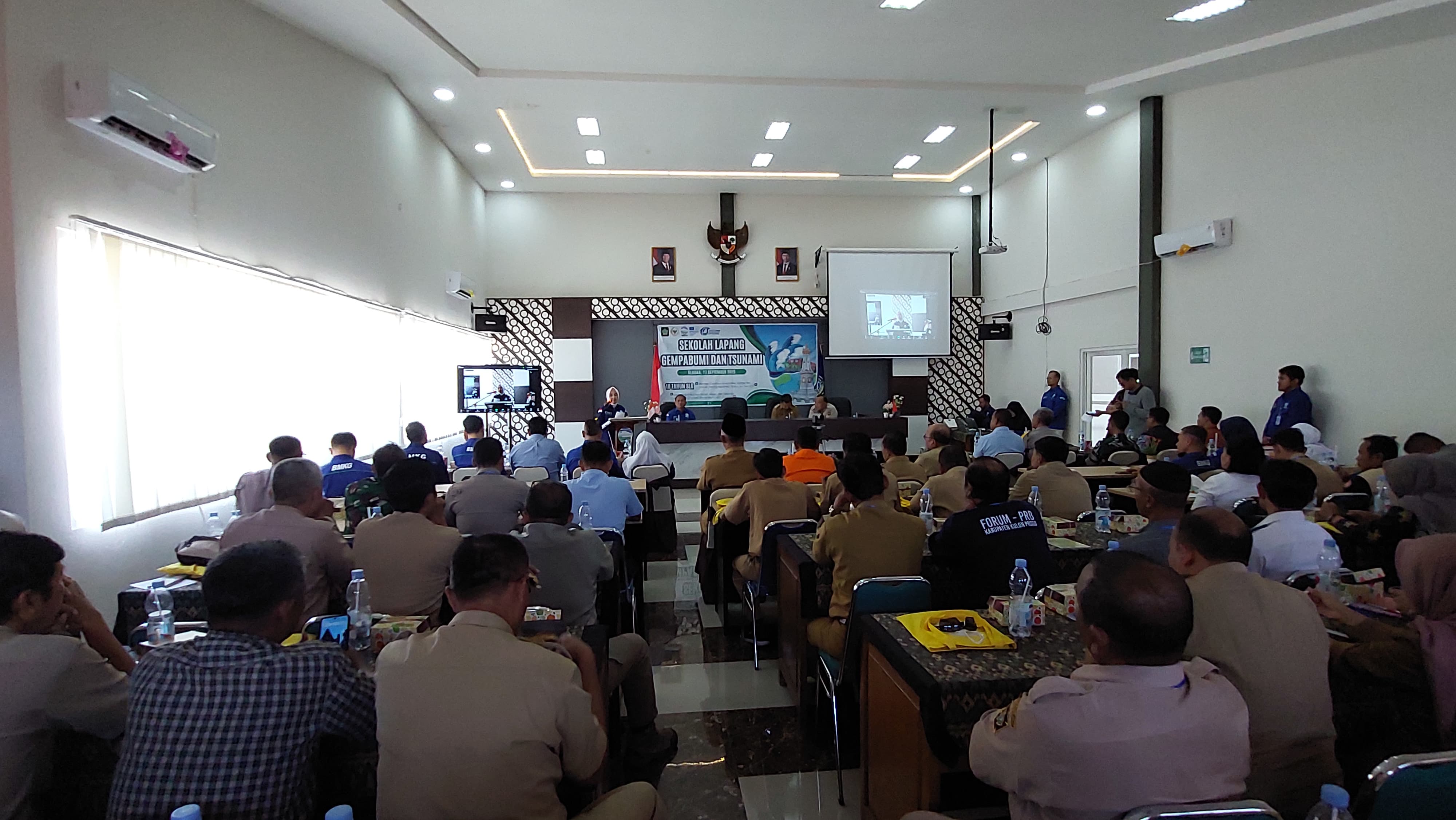 Perwakilan desa menandatangani komitmen membentuk Desa Siaga Tsunami