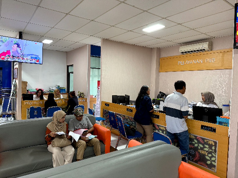 Suasana pelayanan di Kantor BKAD Sleman