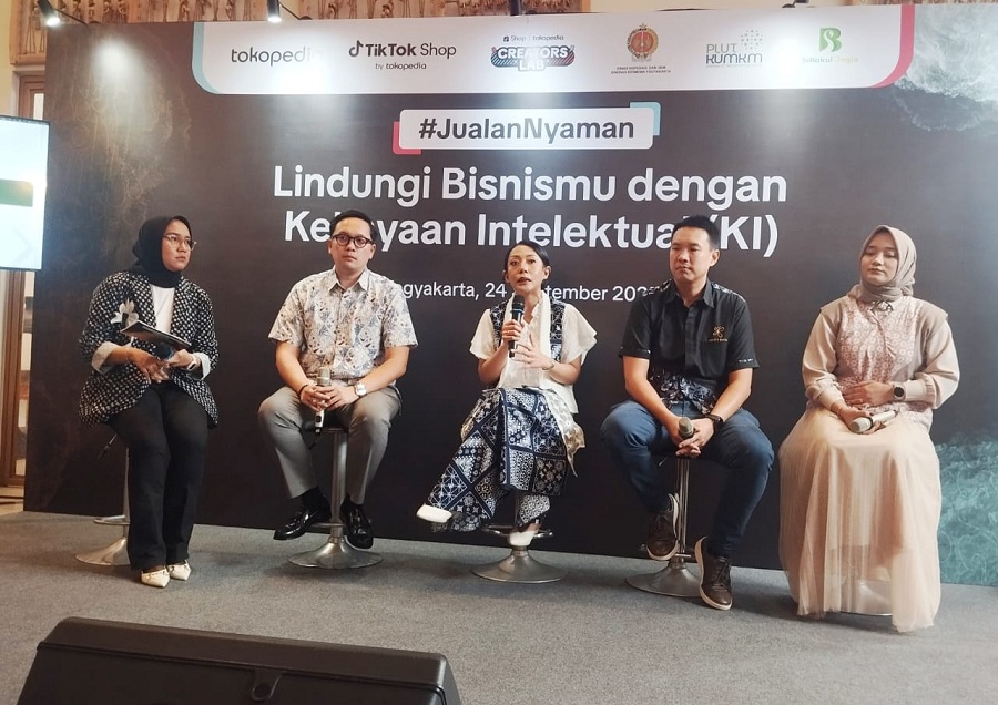 Suasana seminar pelaku usaha batik di Yogyakarta tentang hak kekayaan intelektual.