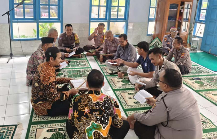 LITERASI ALQURAN: Pengajian rutin Polsek Lendah bersama KUA Lendah dan Kemenag Kabupaten Kulon Progo, Rabu (24/9).