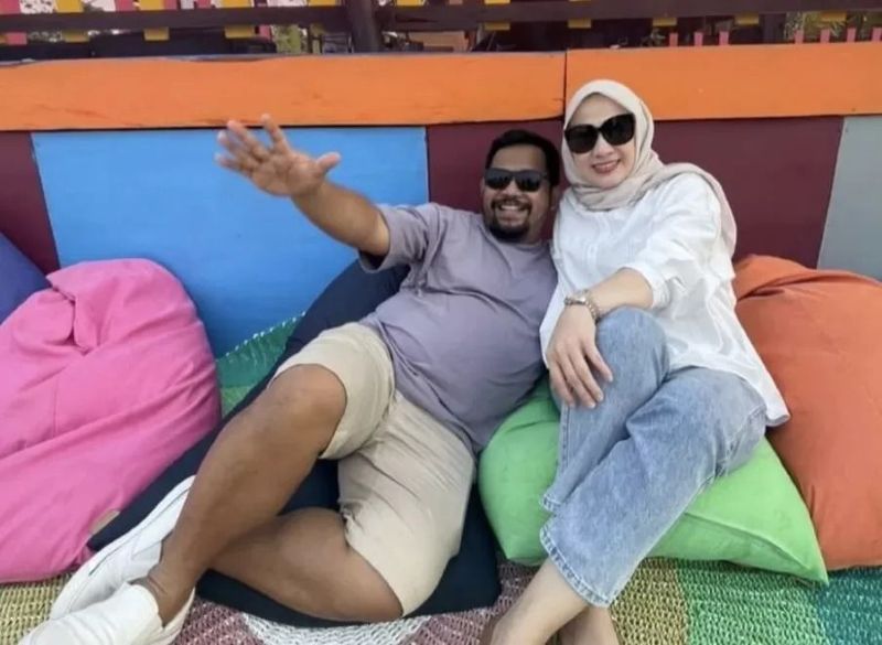 Bedu, dan istrinya, Irma Kartika Anggreani.