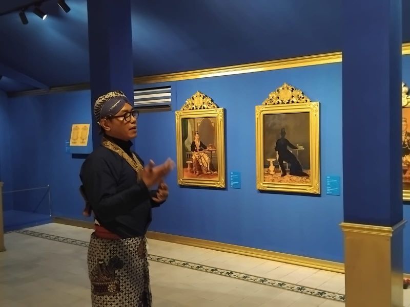 Kurator Pameran Pangastho Aji, Laku Sultan Kedelapan Fajar Wijanarko.