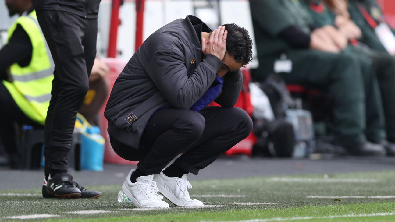 Pelatih Manchester United, Ruben Amorim terlihat kecewa setelah tim besutannya dihajar Brentford dengan skor 3-1