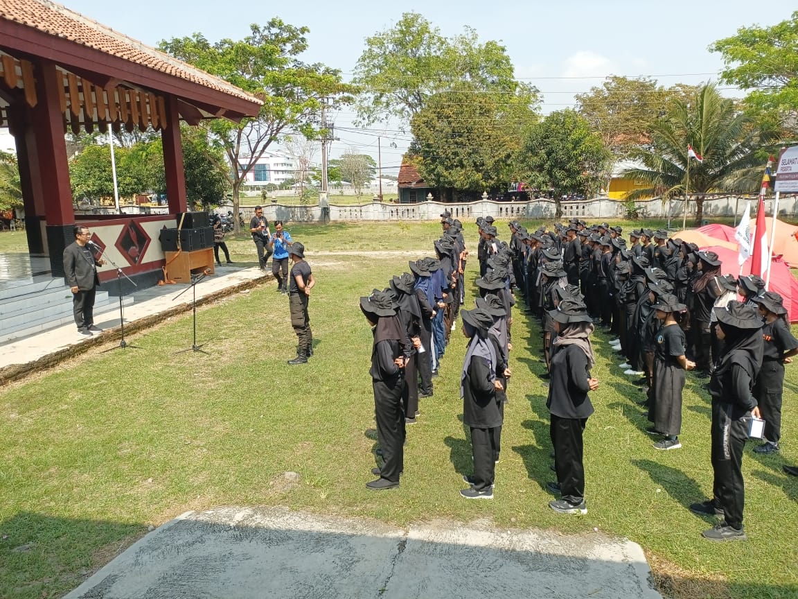 PENGALAMAN BARU : Para pemuda dari perwakilan sekolah dan kampus antusias mengikuti Kemah Kebangsaan di Sanggar Bakti Pramuka Kwarcab Kebumen.
