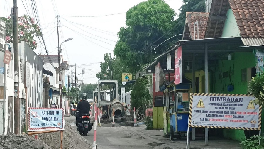 Suasana proyek revitalisasi SAH di Jalan Prof Dr Soepomo pad Jumat (26/9/2025) lalu.