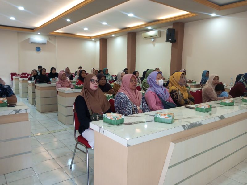 INSTRUMEN PENTING: Anggota Komisi D DPRD DIY Demas Kursiswanto memberikan materi di  SMA Muhammadiyah 1 Playen, Gunungkidul. Pendidikan merupakan investasi jangka panjang.