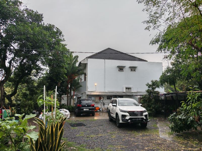 SEPI: Situasi rumah mantan Bupati Sleman Sri Purnomo di Kalurahan Tridadi, Kapanewon Sleman usai penetapan tersangka Selasa (30/9).