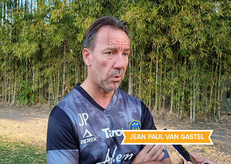 Pelatih PSIM Jean Paul van Gastel.