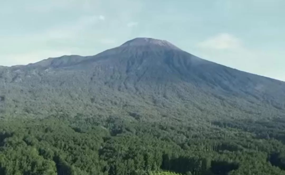 Gunung Slamet di Jawa Tengah