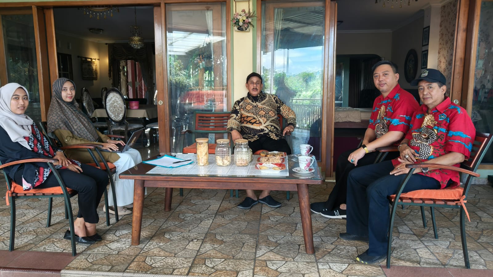 Humas KONI Kota Magelang  DISKUSI: Perwakilan KONI Kota Magelang saat melakukan koordinasi terkait rencana bedah rumah dengan PSMTI Kota Magelang, Rabu (1/10).