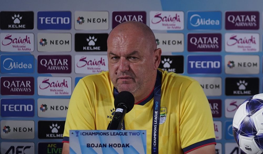 Pelatih Persib, Bojan Hodak dalam sesi pers pre-match AFC Champions League Two kontra Bangkok United