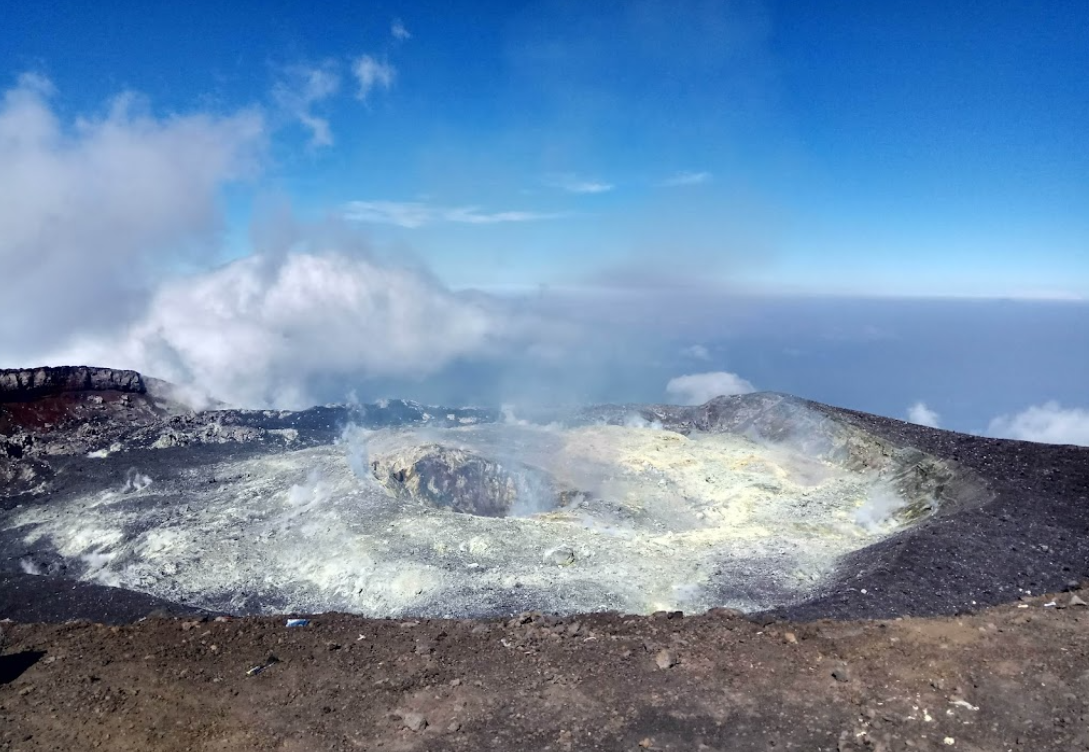 Puncak Gunung Slamet.