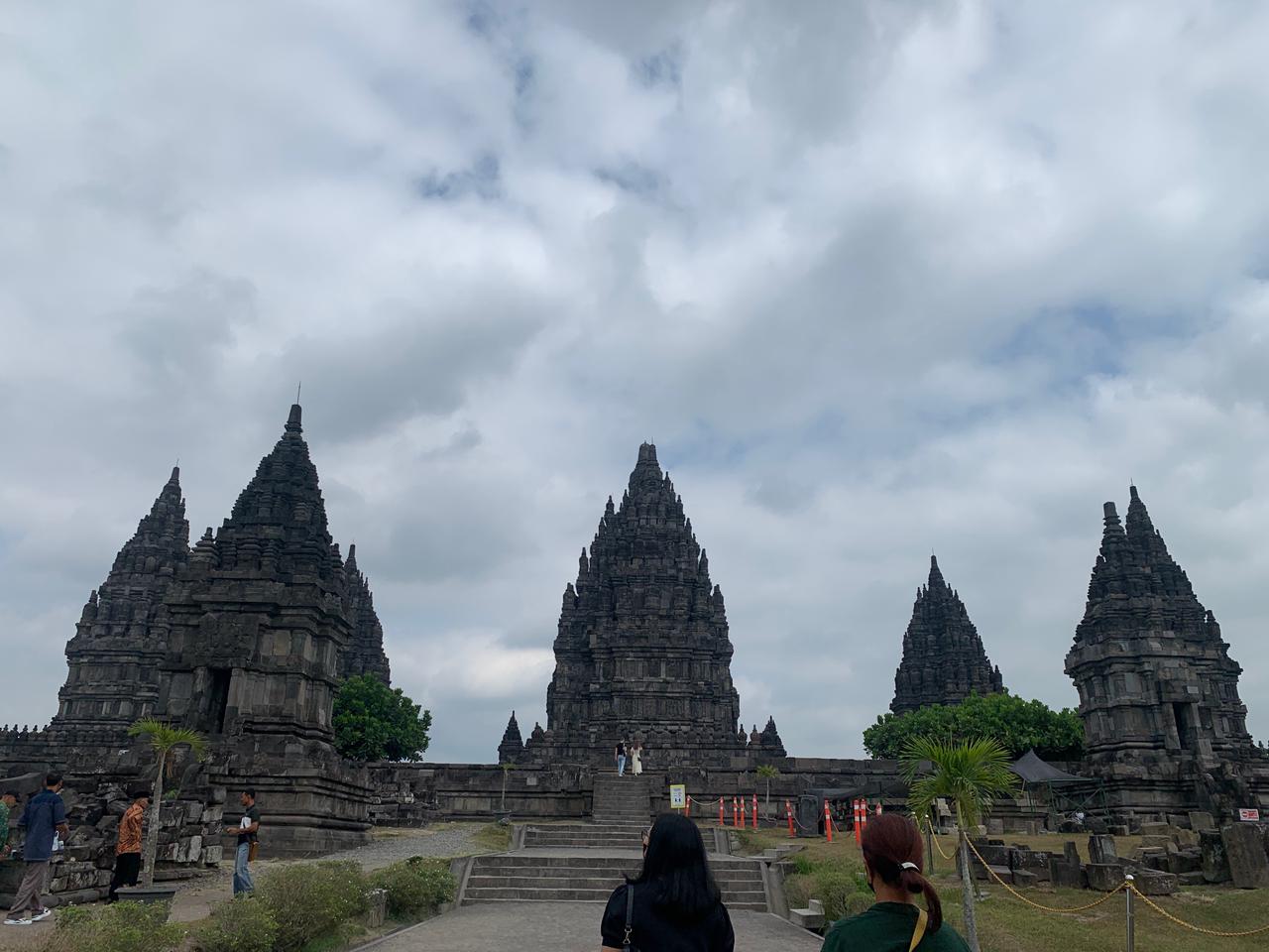 Candi Prambanan (Dokumentasi Ni Made Shinta Apriliayani)