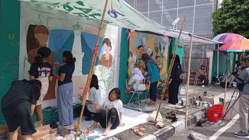 Semarak lomba mural dlam rangka HUT Kota Jogja ke-269 di SMPN 5 Kota Jogja, Sabtu (4/10/2025).&nbsp;