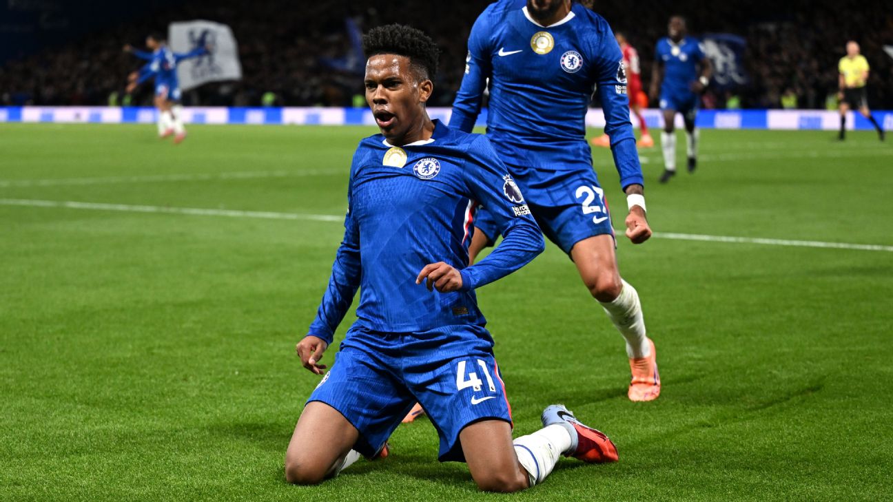 Selebrasi Estevao setelah mencetak gol kemenangan Chelsea atas Liverpool di Stamford Bridge