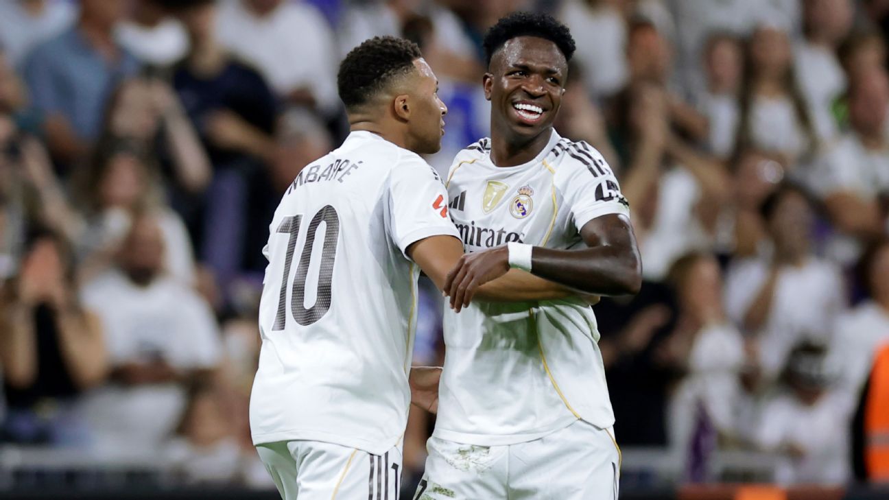 Selebrasi Vinicius Junior dan Kylian Mbappe dalam kemenangan 3-1 Real Madrid atas Villarreal