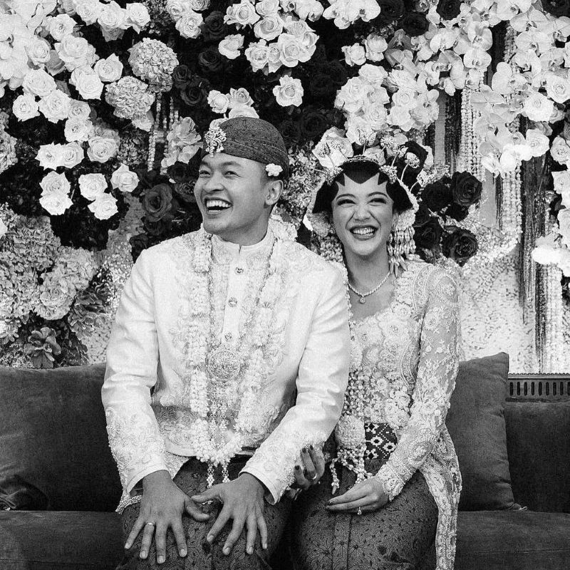 Potret pernikahan Putri Tanjung dan Guinandra.