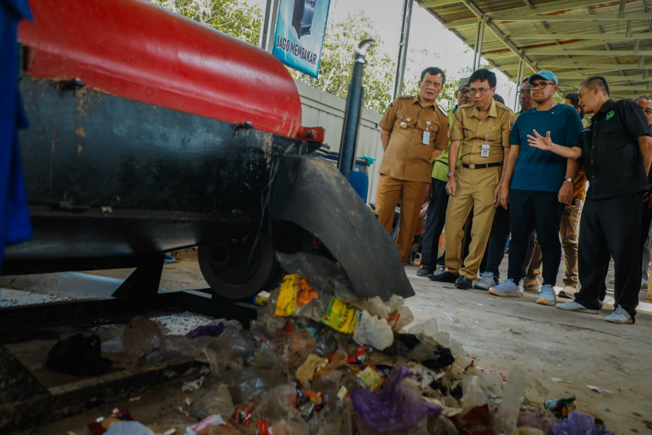 Peresmian Tempat Pengolahan Sampah Terpadu dan Terintegras di Desa Tersono, Kecamatan Tersono, Kabupaten Batang Jawa Tengah oleh Gubernur Ahmad Luthfi