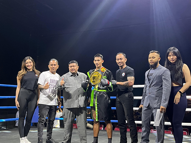Para pemenang Super Fight Perebutan Sabuk Perdana.