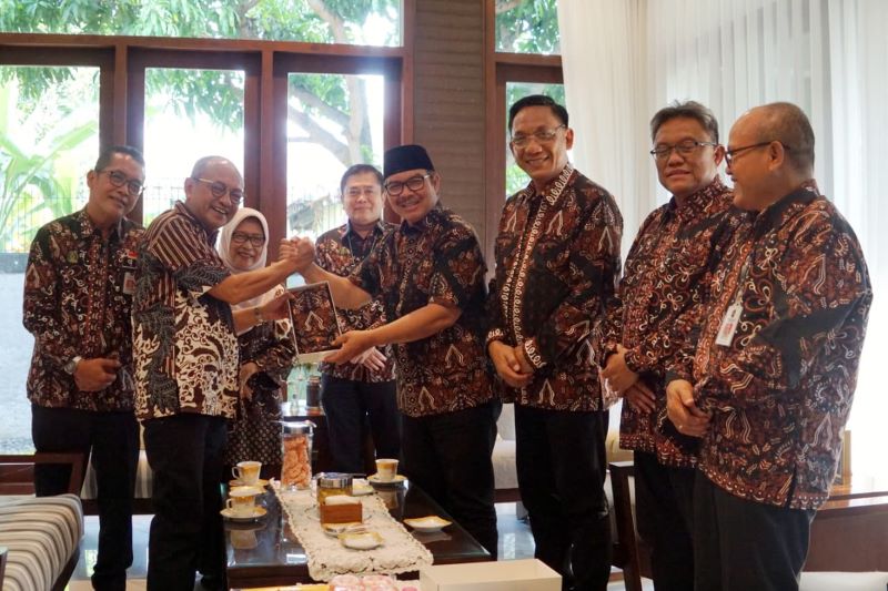 Jajaran Pemerintah Kota (Pemkot) Jogja melakukan silaturahmi ke para mantan pemimpin daerah, Senin (6/10)
