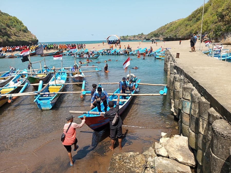 Pemerintah Kabupaten Gunungkidul menyiapkan Pantai Baron menjadi sektor Agrowisata yang siap dikembangkan oleh investor swasta maupun mitra BUMD.
