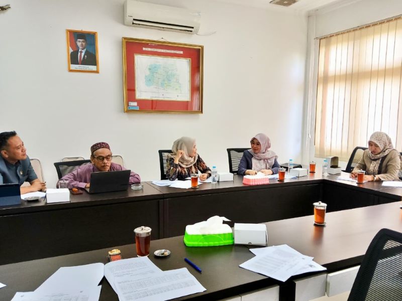 DISKUSI : Komisi C DPRD Kebumeb menggelar rapat membahas evaluasi kinerja OPD dalam menyumbang pendapatan asli daerah (PAD) Selasa (7/10).