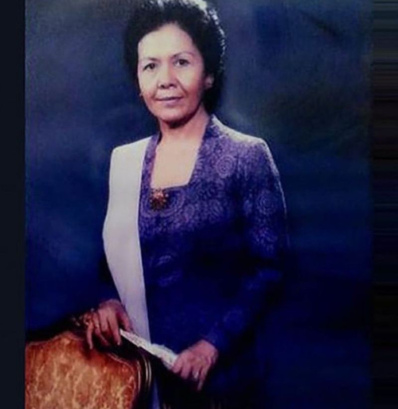 Karlinah Djaja Atmadja, istri dari Wakil Presiden Republik Indonesia ke-4, Umar Wirahadikusumah.
