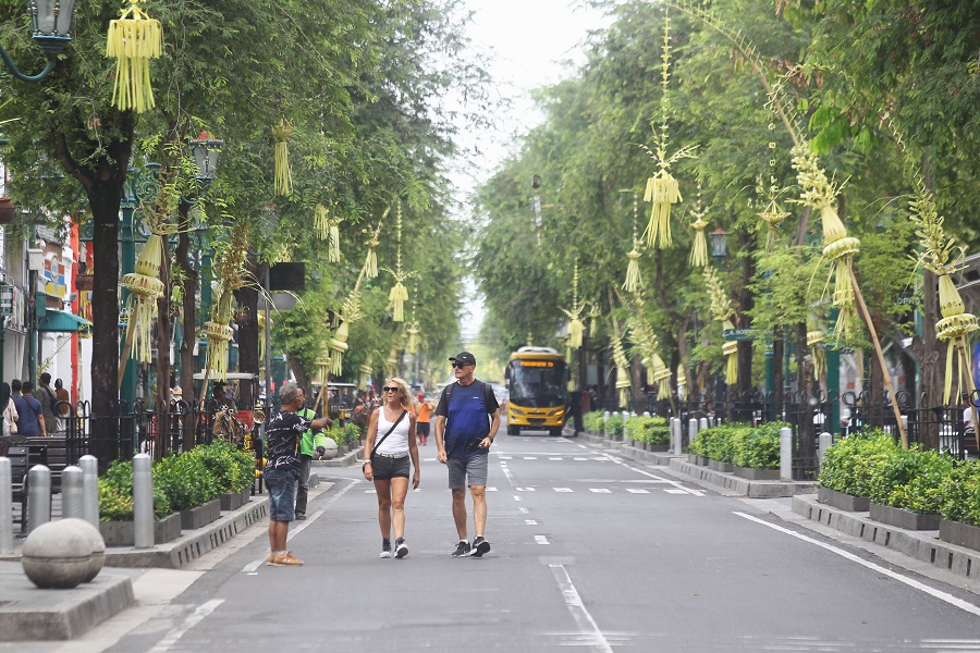Suasana kawasan Malioboro yang lengang saat diberlakukan uji coba full pedestrian tepat pada peringatan HUT Kota Jogja ke-269, Jogja, Selasa (7/10/2025).