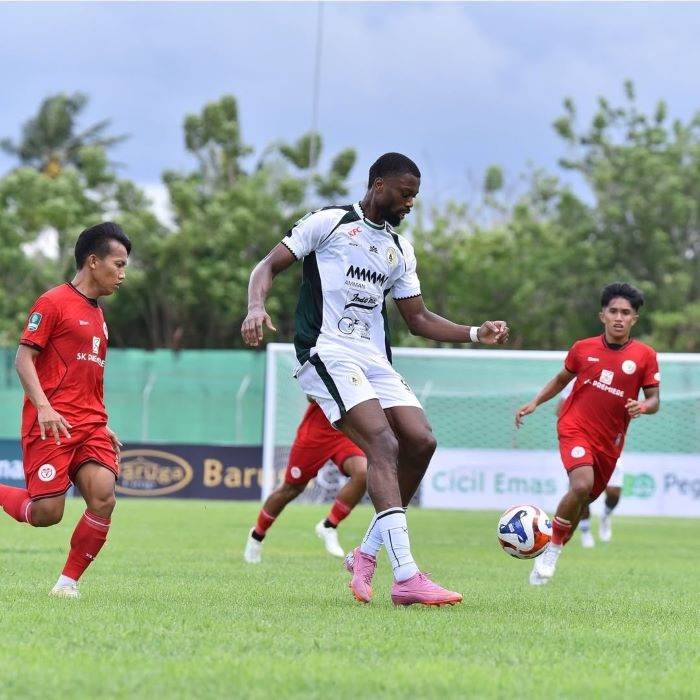 Gelandang asing PSS Sleman Fr&eacute;d&eacute;ric Inja&iuml;.