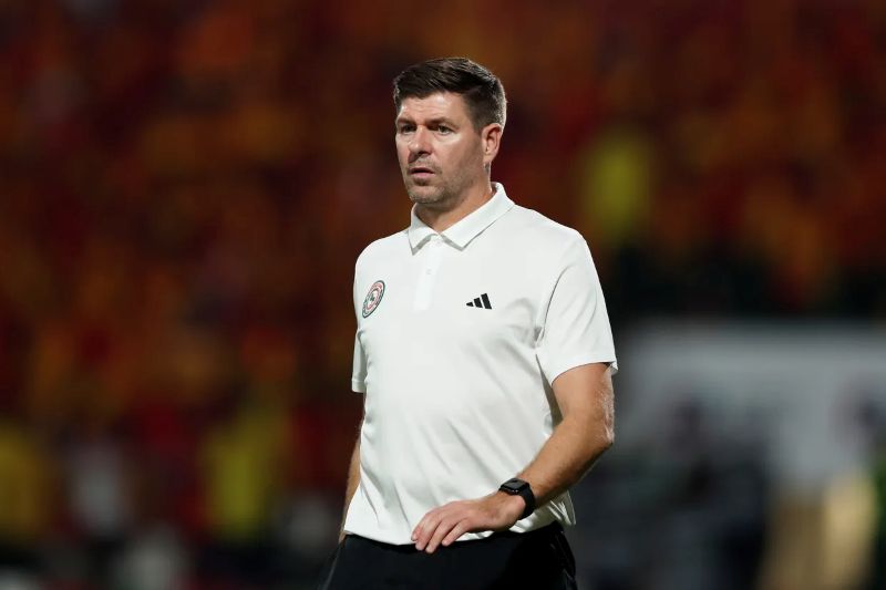 Steven Gerrard masuk dalam pertimbangan Rangers untuk menjadi manajer baru gantikan Russel Martin