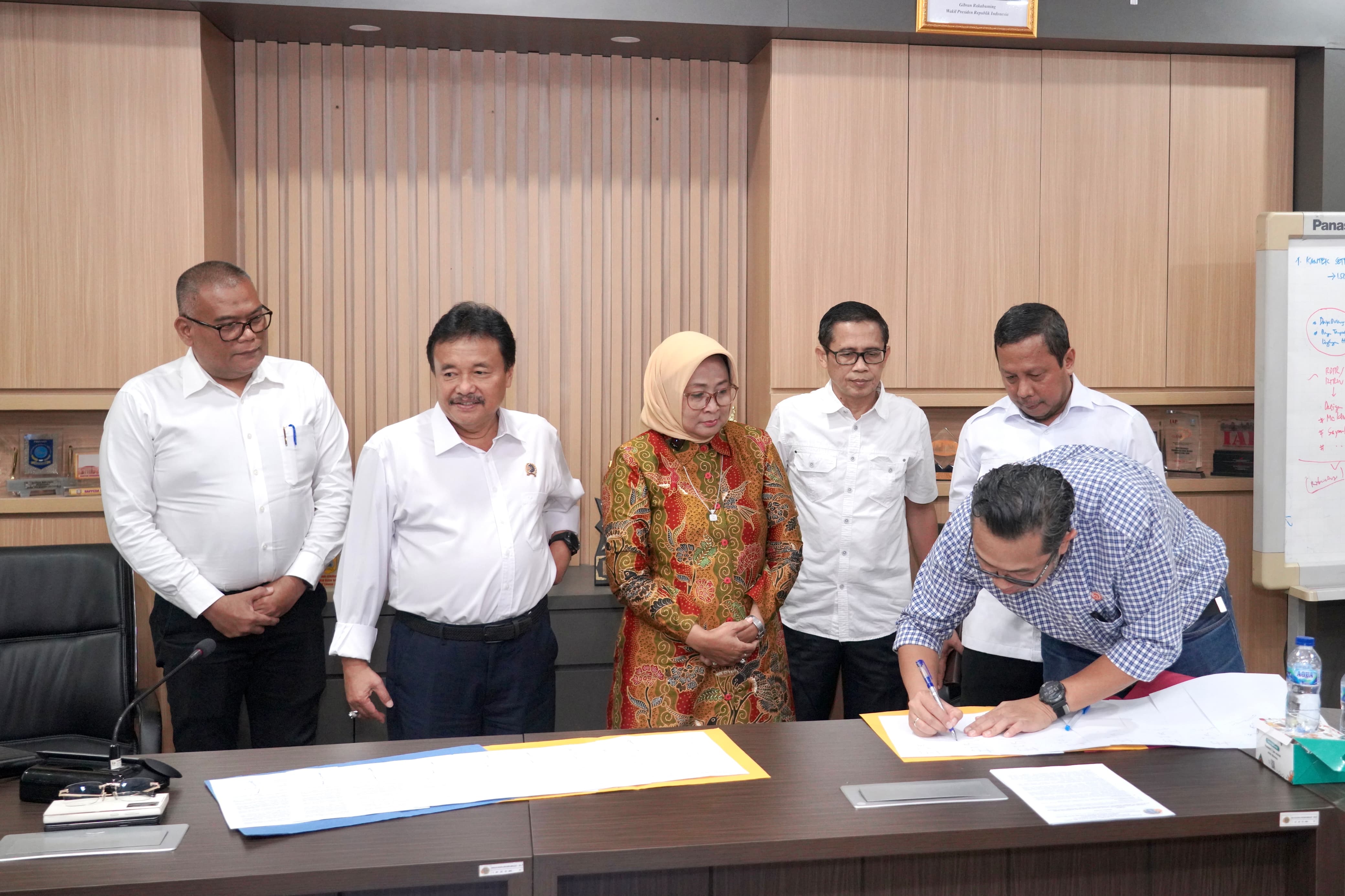 Prosesi penandatanganan berita acara peralihan Hak Guna Bangunan (HGB) PT Semen Gombong di Kementerian Agraria dan Tata Ruang (ATR/BPN. (Dokumentasi Prokopim Kebumen)