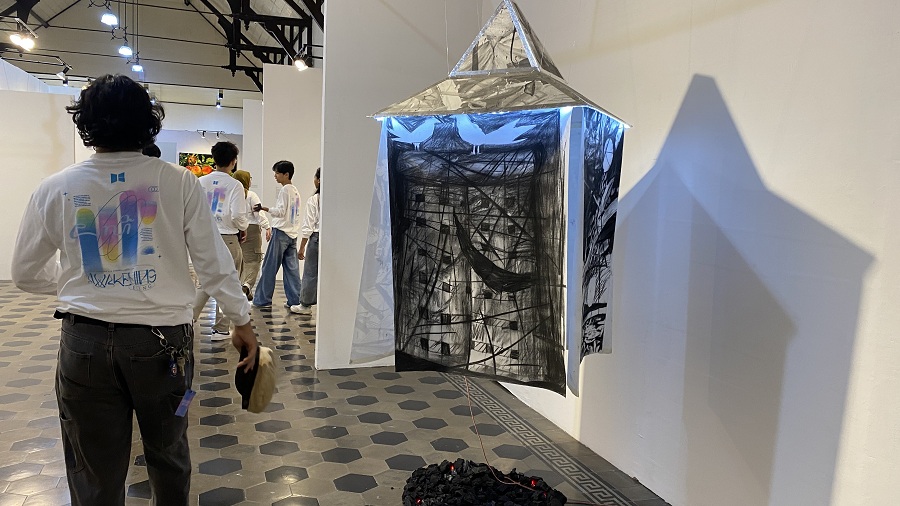 Beberapa karya seni dalam pameran Nandur Srawung 2025 yang berlangsung 9&ndash;18 Oktober 2025 di Lobi Gedung Militaire Societeit, kompleks Taman Budaya Yogyakarta, Kamis (9/10/2025).
