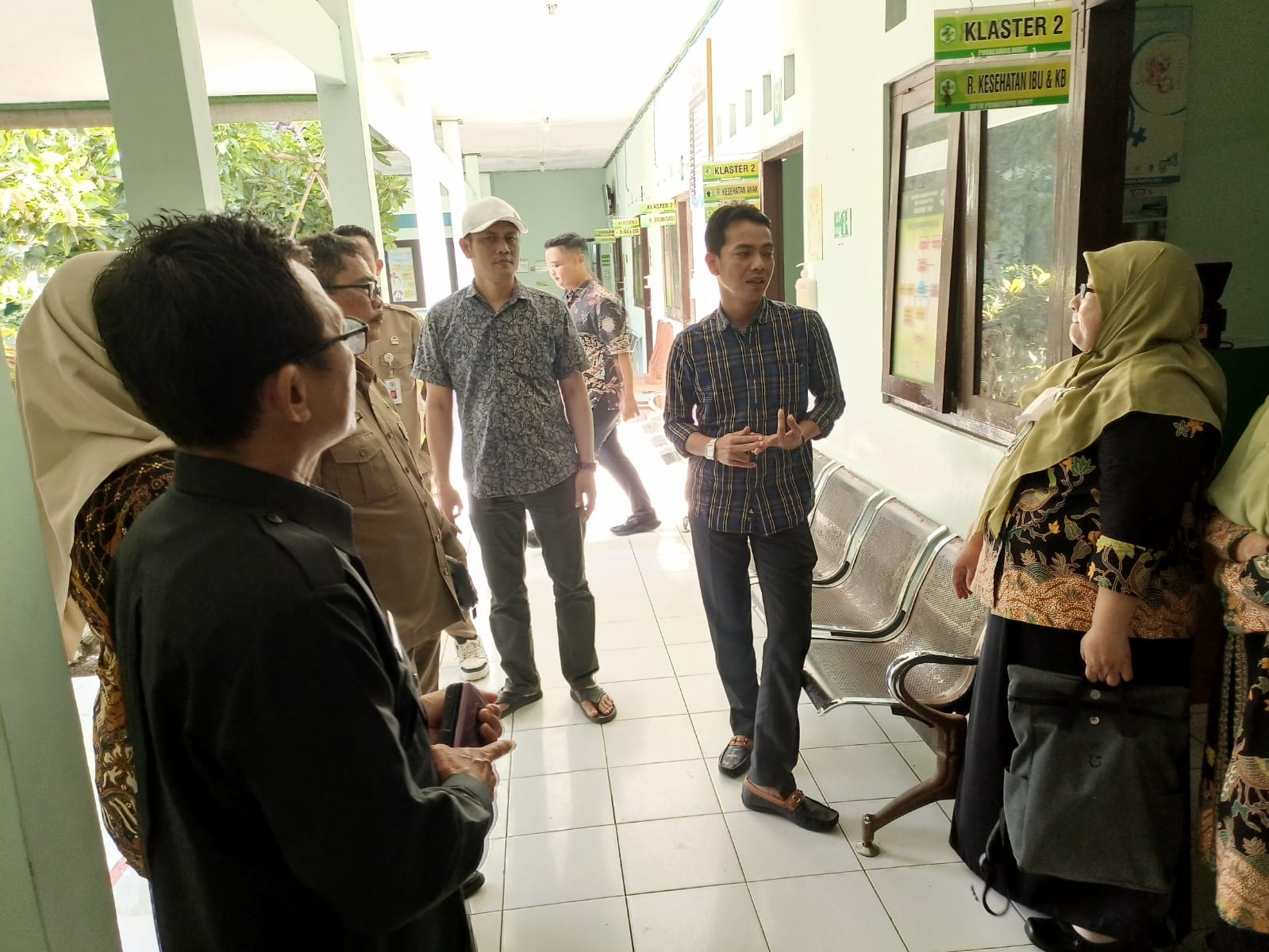 Rombongan Komisi B DPRD Kebumen melakukan tinjauan lapangan ke Puskesmas Mirit, Kamis (9/10). Dalam kunjungan tersebut para legislator menerima keluhan dari tenaga medis terkait kondisi bangunan puske