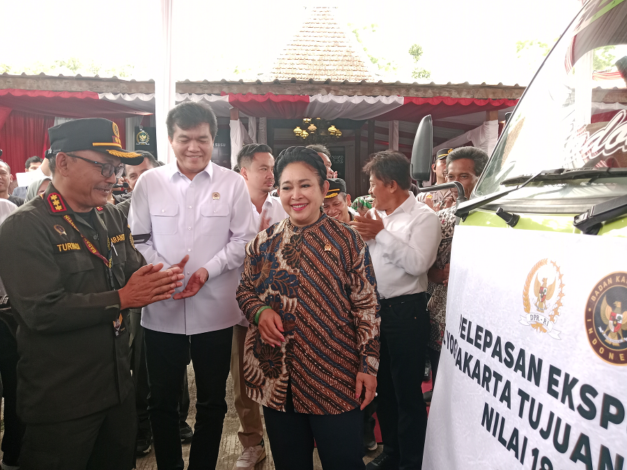 SIMBOLIS: Pelepasan ekspor salak pondoh ke China oleh Ketua Komisi IV DPR RI Siti Hediati Soeharto di Bhumi Nararya Farm, Girikerto, Kapanewon Turi&nbsp;Kamis (9/10/2025).