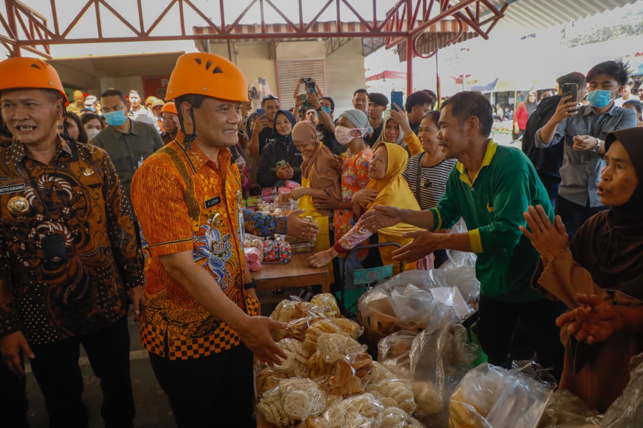 Gubernur Jawa Tengah Ahmad Luthfi saat meninjau Pasar Kota Wonogiri