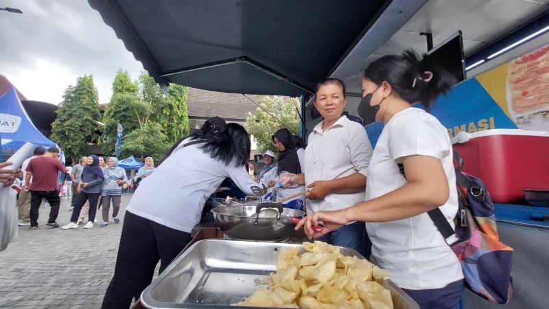 OLAHAN: Ikan air tawar diolah menjadi berbagai produk.
