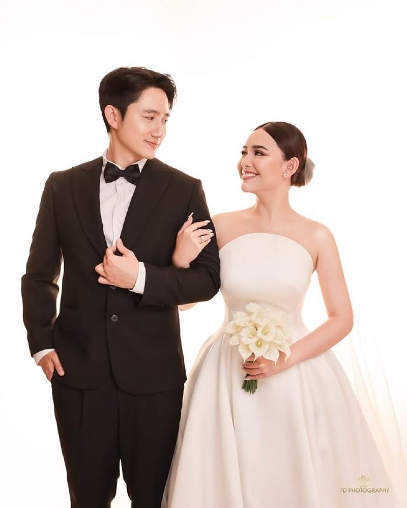 Amanda Manopo dan Kenny Austin resmi menikah hari ini, 10 Oktober 2025.