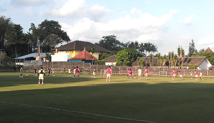 SEMANGAT: Para pemain PSS Sleman saat menjalani latihan rutin di Lapangan Pakembinangun, Sleman. &nbsp;    &nbsp;