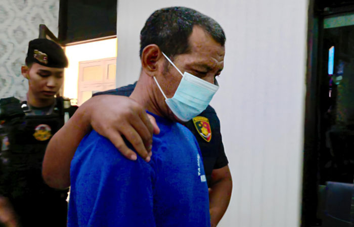 DIRINGKUS: Pria berinisal S, 49, warga Kecamatan Kutowinangun, dibekuk jajaran Satreskrim Polres Kebumen setelah melakukan perbuatan pencabulan terhadap anak tirinya.